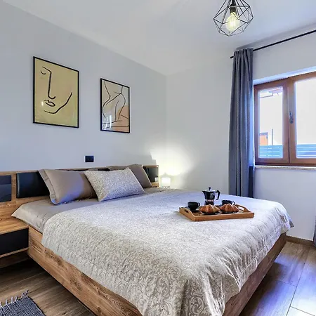 Solis - New Private Pool Villa, 4 Bedrooms, Near Pula & Beaches Segotici