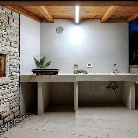 Solis - New Private Pool Villa, 4 Bedrooms, Near Pula & Beaches