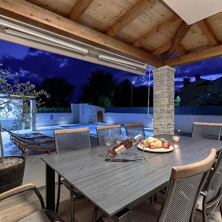 Solis - New Private Pool Villa, 4 Bedrooms, Near Pula & Beaches Segotici