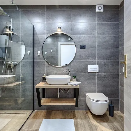 Solis - New Private Pool Villa, 4 Bedrooms, Near Pula & Beaches *