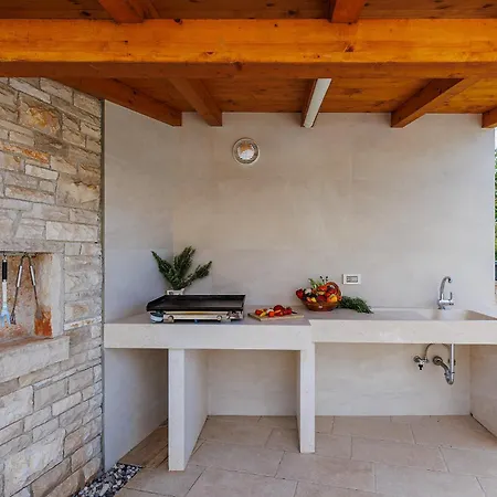 Villa Solis - New Private Pool Villa, 4 Bedrooms, Near Pula & Beaches Segotici