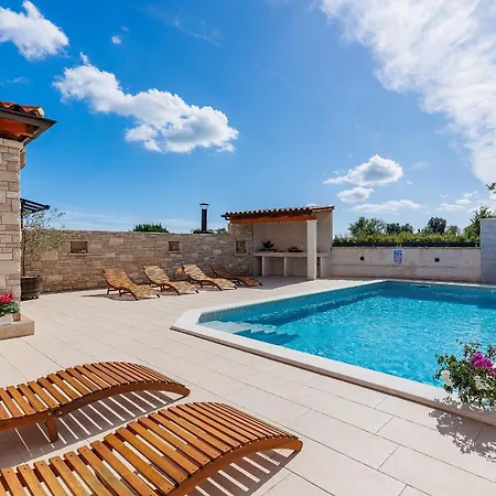 Solis - New Private Pool Villa, 4 Bedrooms, Near Pula & Beaches Villa