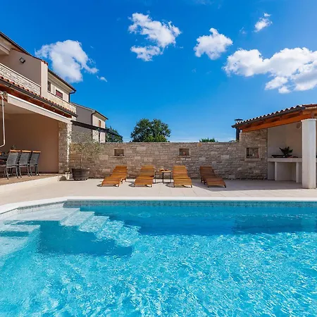 Solis - New Private Pool Villa, 4 Bedrooms, Near Pula & Beaches Villa Segotici
