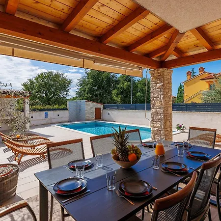 Solis - New Private Pool Villa, 4 Bedrooms, Near Pula & Beaches Villa Segotici